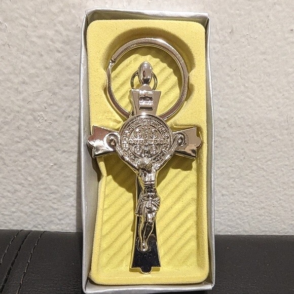 Cross Keychain Trinket Silver Colored Metal New in box - Picture 2 of 8